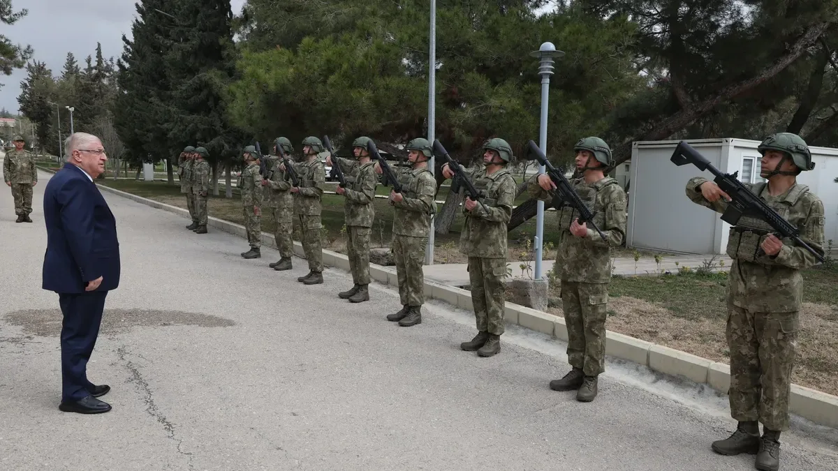 Bakan Güler, Hudut Tugayı’nda İnceleme Yaptı