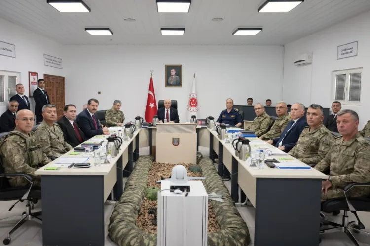 Bakan Güler KKTC’de TSK Birliklerini Ziyaret Etti