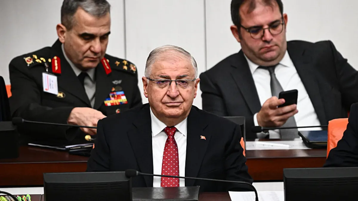 Bakan Güler: Terörsüz Türkiye İçin Silah Bırakın!