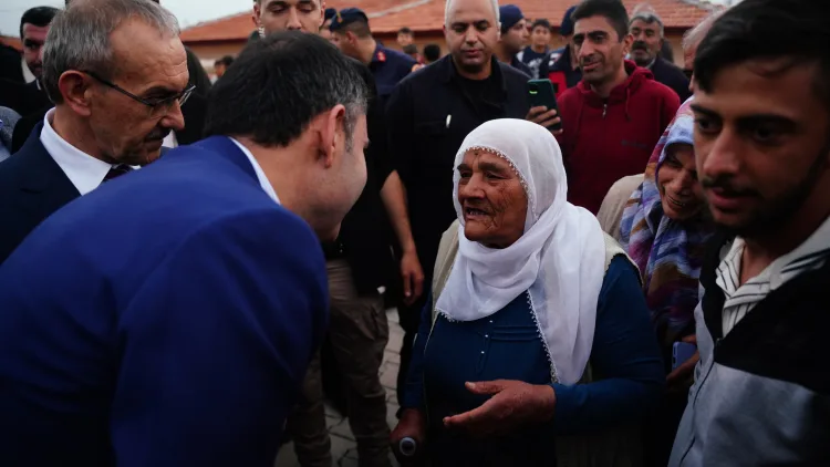 Bakan Kurum’dan Kuyulu Mahallesi’ne Sıcak Ziyaret!