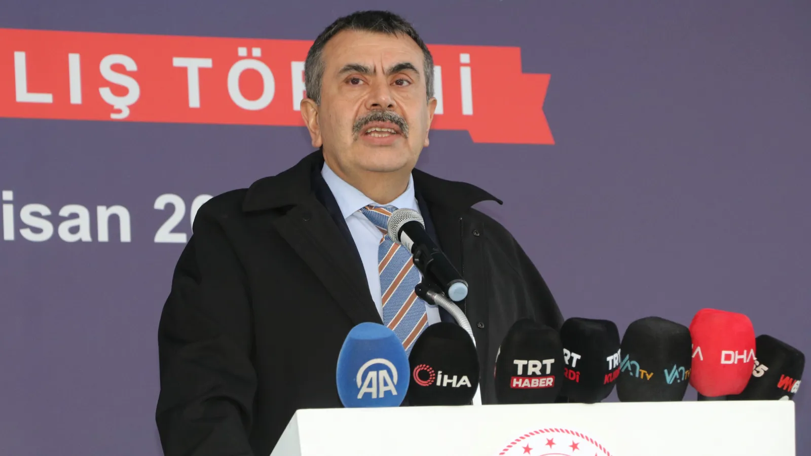 Bakan Tekin: ‘Burası Muz Cumhuriyeti Değil!’
