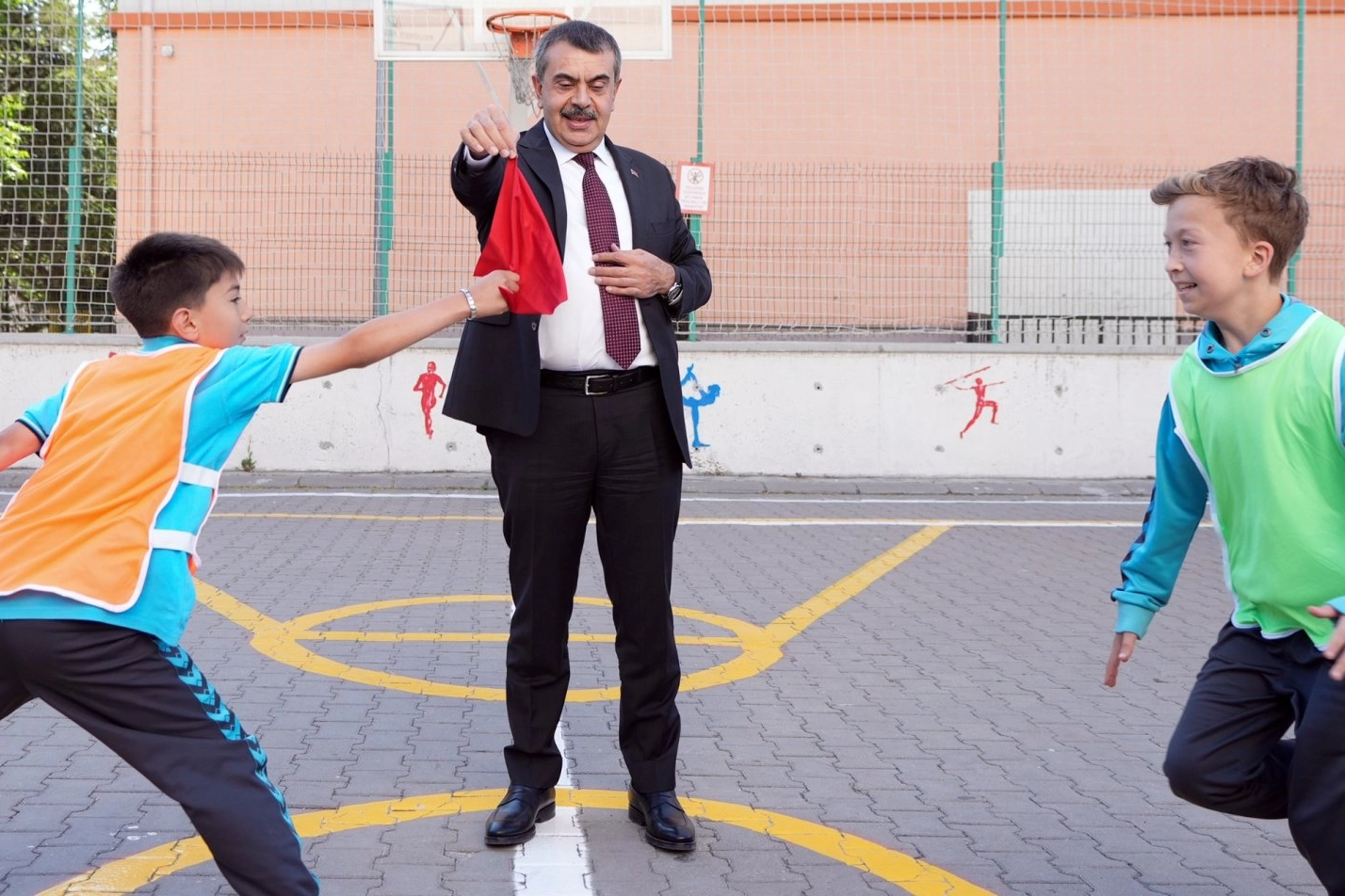Bakan Tekin’den Öğrencilere Moral ve Eğlence Dolu Gün!