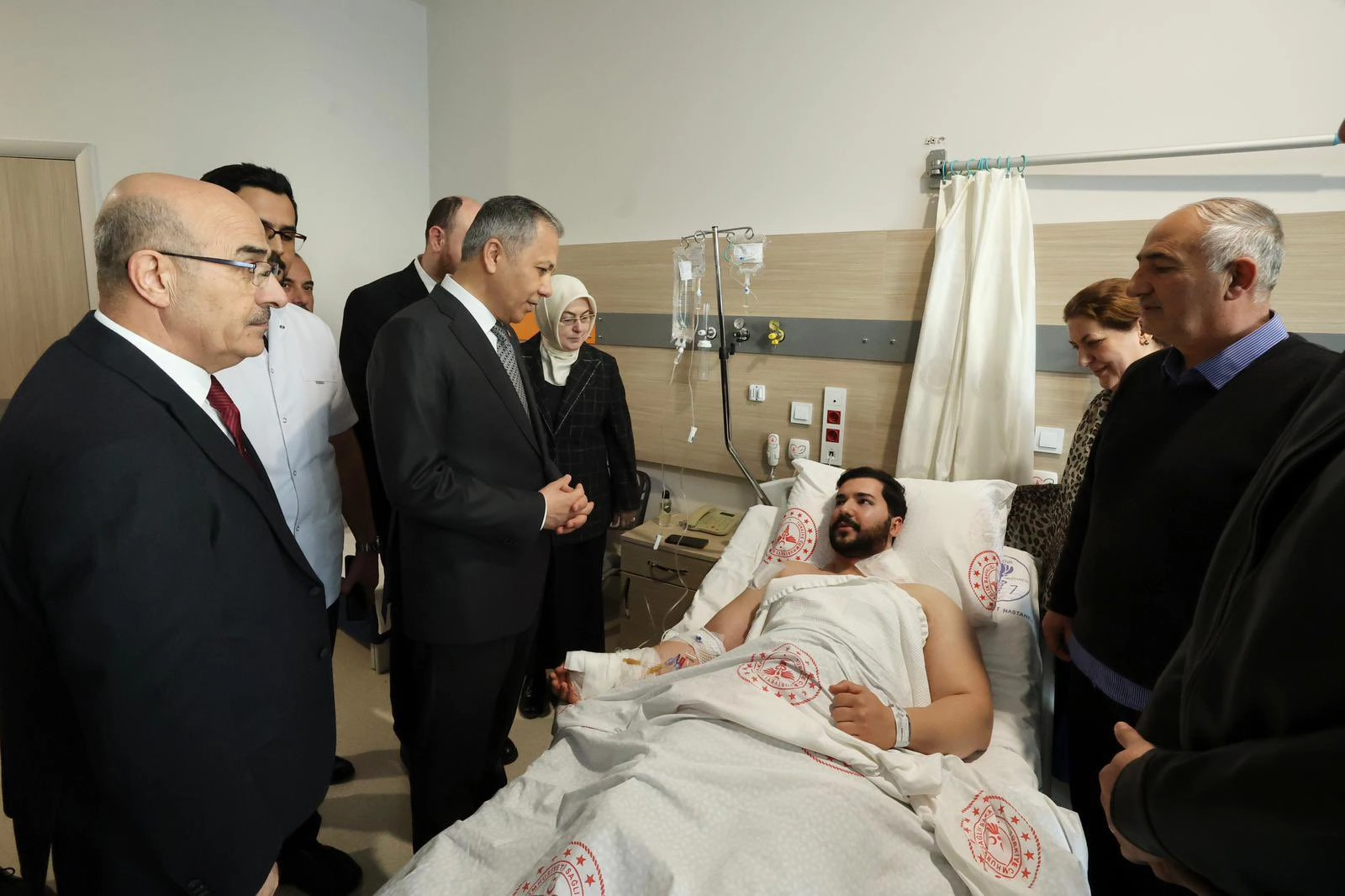 Bakan Yerlikaya, Yalova’daki Yaralı Polislere Ziyaret