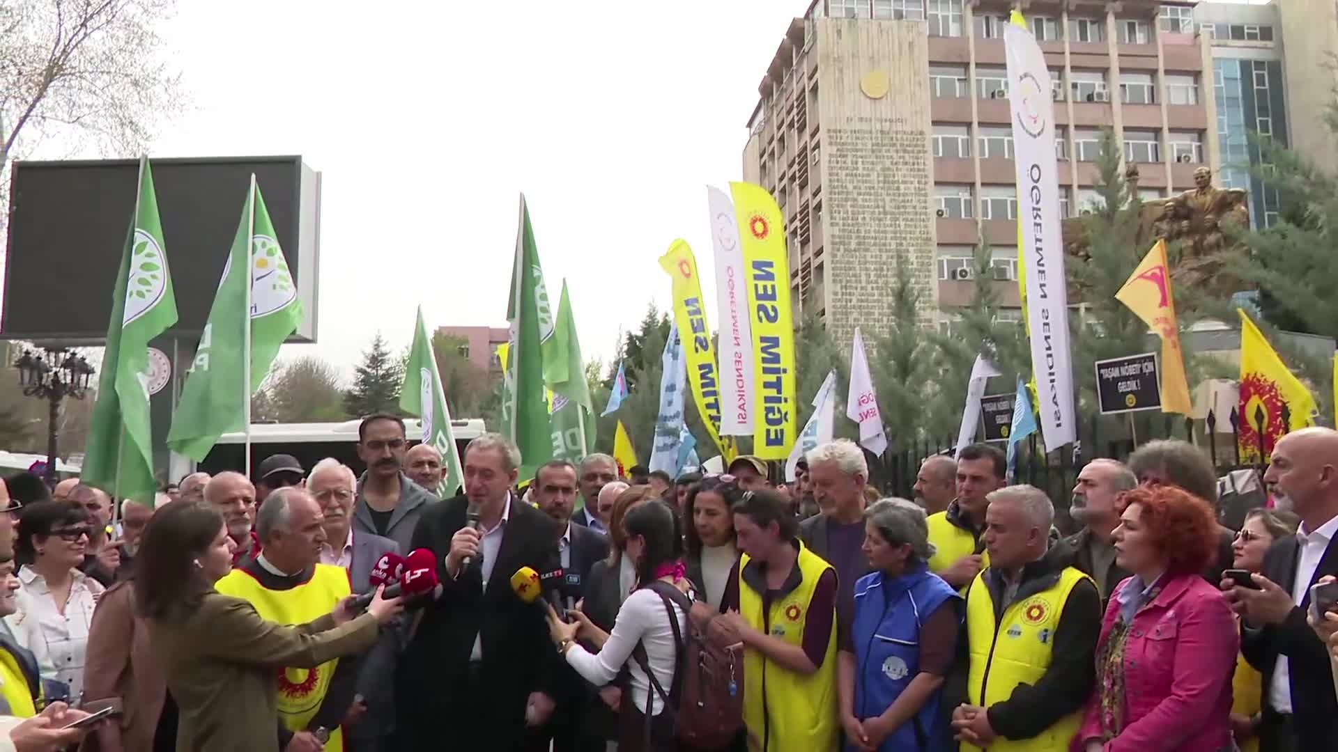Bakırhan’dan Eğitim Sen’e Destek: Güvenlik Tehlikede!