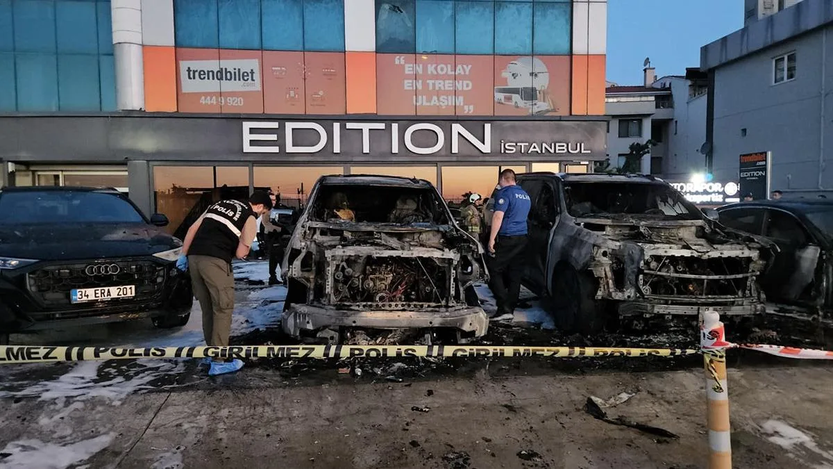 Bakırköy’de 50 Milyon TL’lik Araç Yangını!