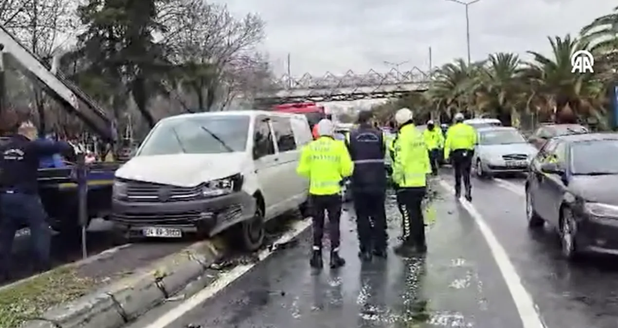 Bakırköy’de 6 Araçlı Kaza: 3 Yaralı!