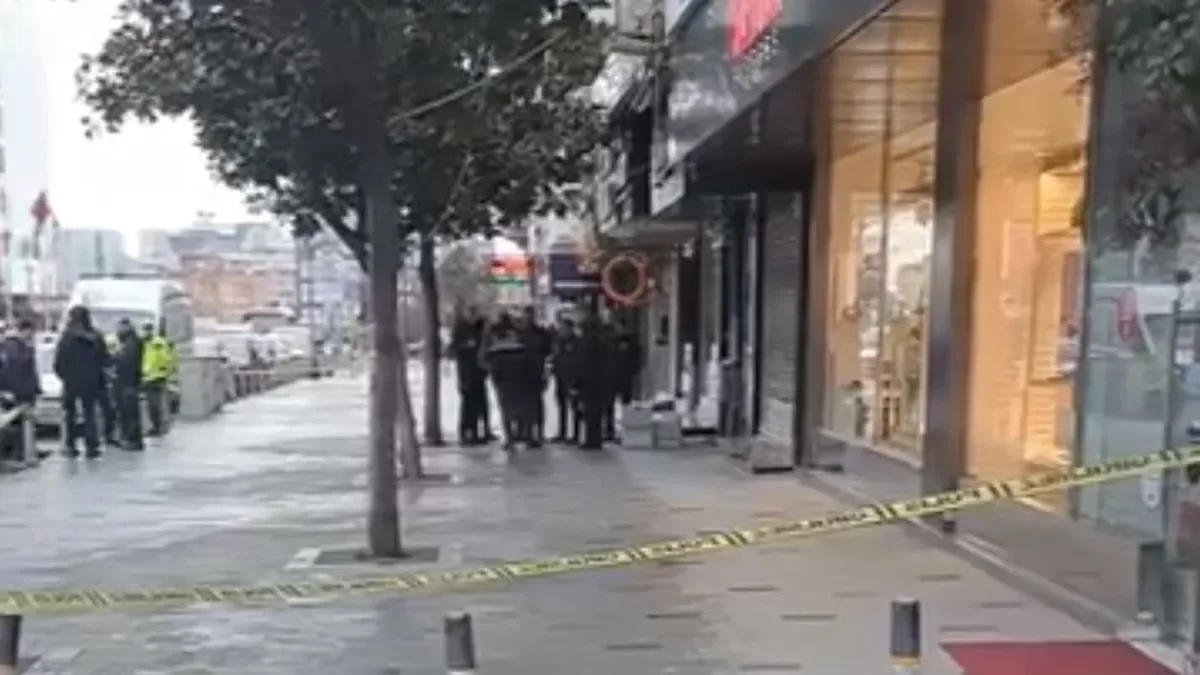 Bakırköy’de El Bombası Paniği: Şüpheliler Kaçtı!