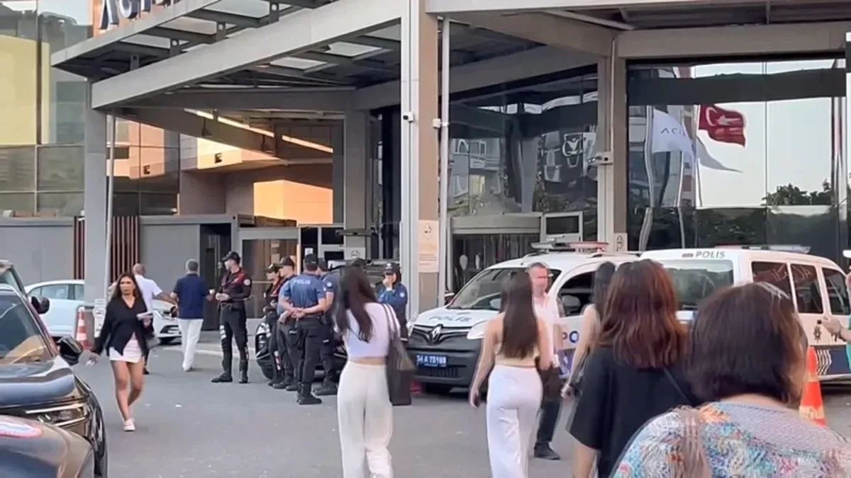 Bakırköy’de Hastane Otoparkında Silahlı Saldırı!