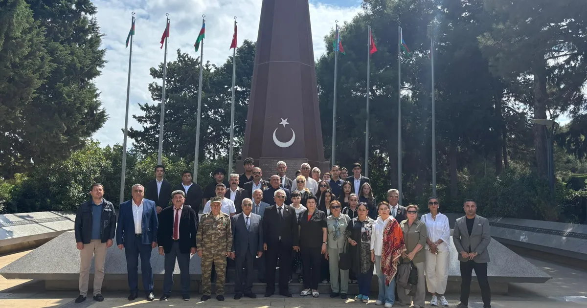 Bakü’de Türk Şehitleri İçin Duygusal Anma
