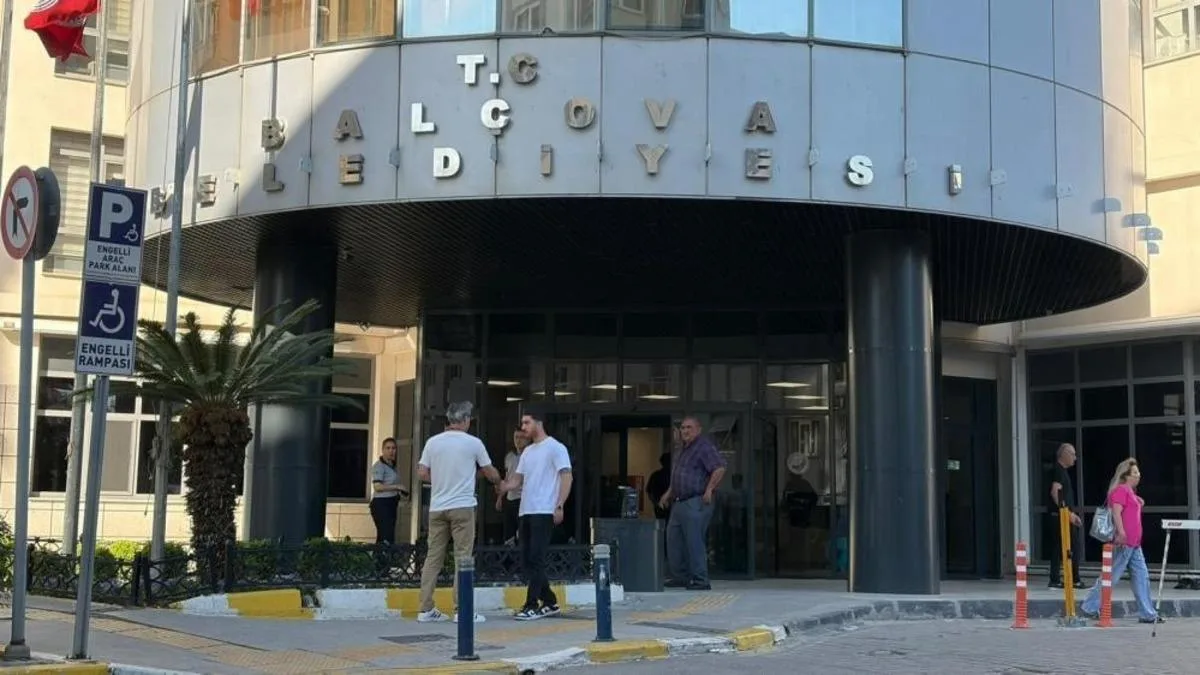 Balçova Belediye Başkanı Görevden Uzaklaştırıldı
