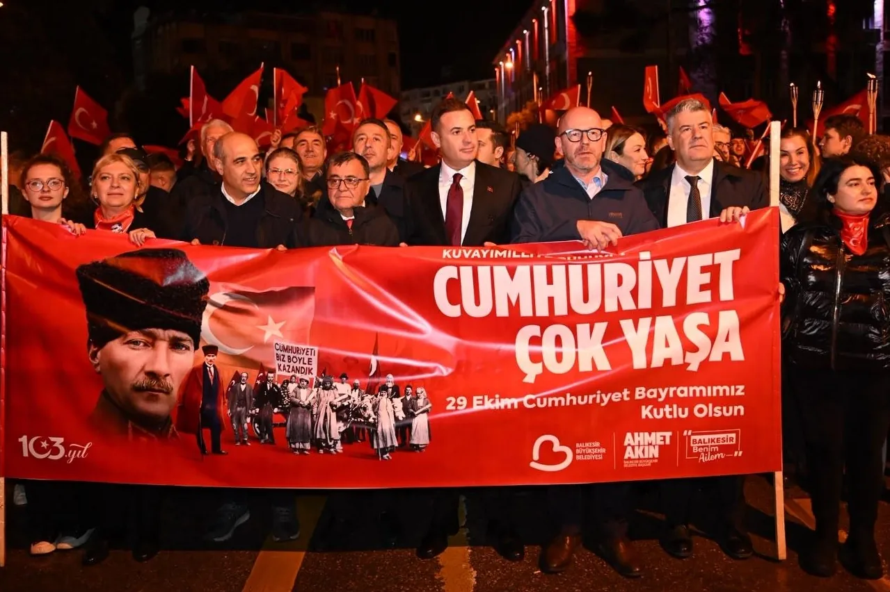 Balıkesir'de 29 Ekim Cumhuriyet Bayramı Coşkuyla Kutlandı
