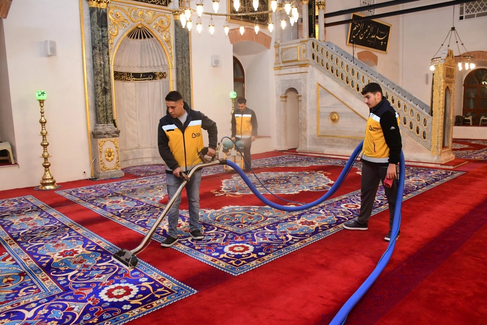 Balıkesir’de Bayram İçin Cami ve Mezarlık Temizliği