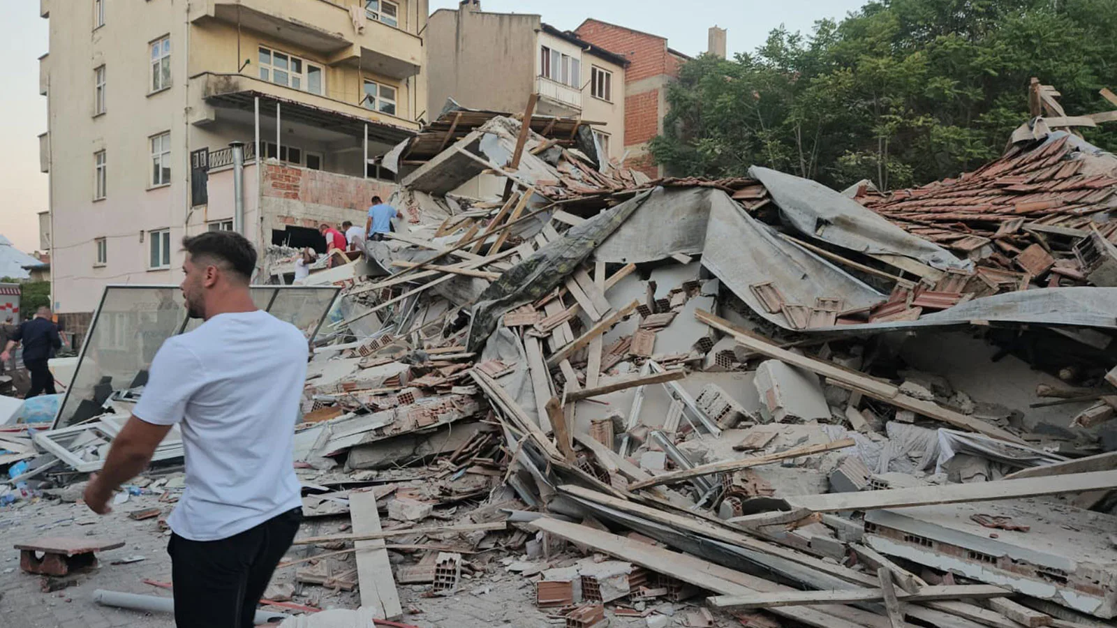 Balıkesir’de Deprem Fırtınası: Paniğe Neden Oldu