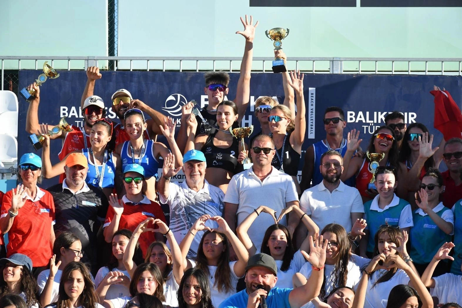 Balıkesir’de Plaj Voleybolu Heyecanı Zirveye Ulaştı!