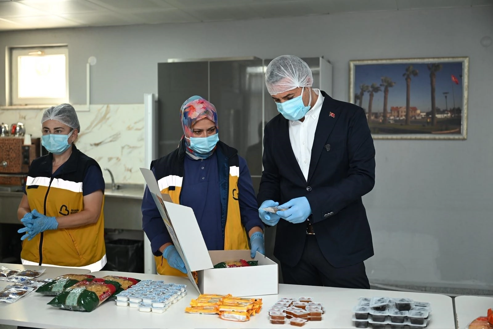 Balıkesir’den Öğrencilere Beslenme Paketi Desteği