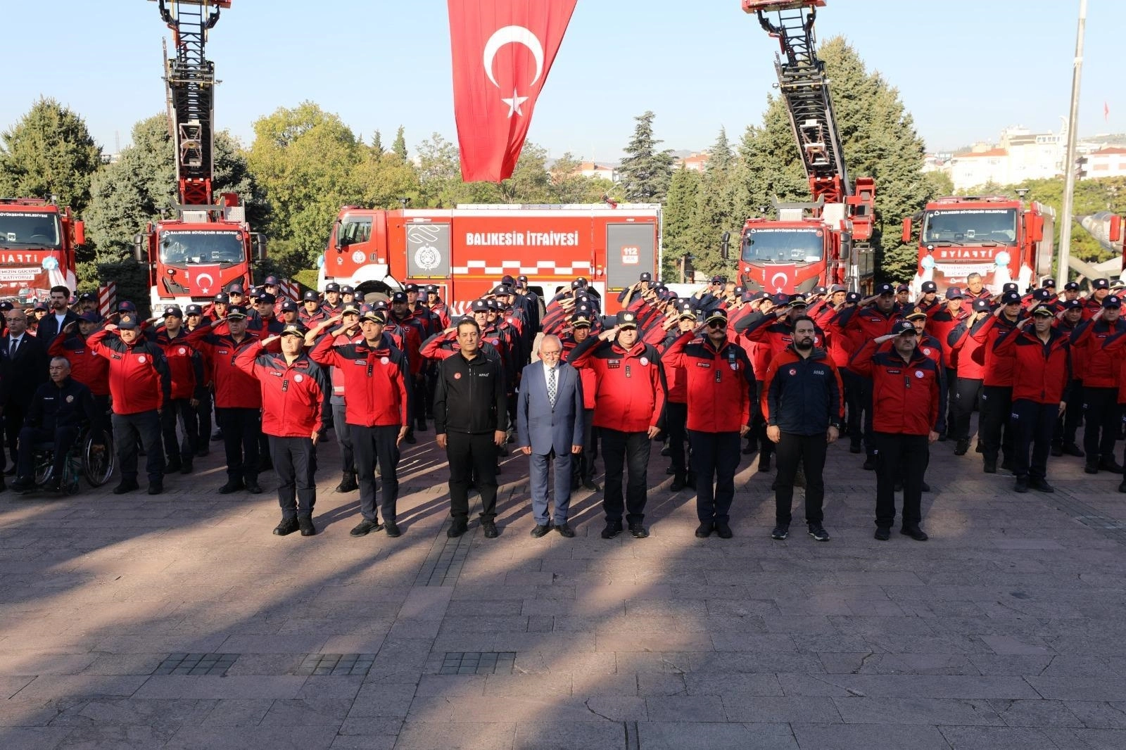 Balıkesir İtfaiyesi Şehit ve Gazilere Saygı Duruşu