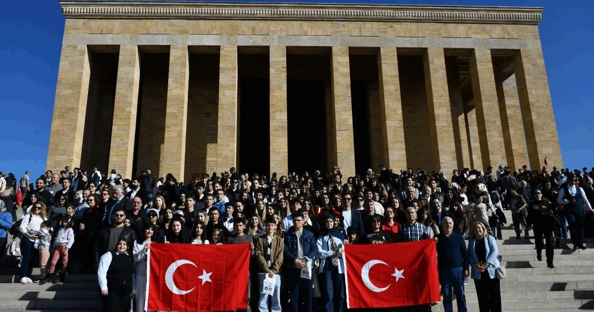 Balıkesirli Gençlerden Ata’ya Anlamlı Ziyaret