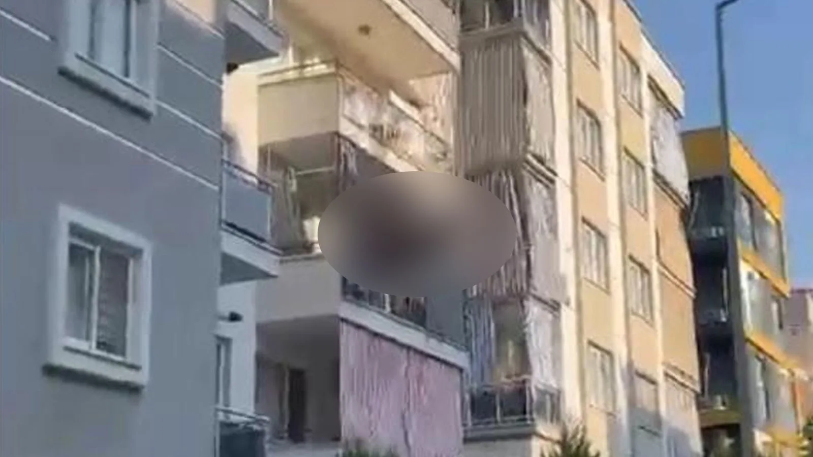 Balkondan Atlayan Kadın Ağır Yaralandı!