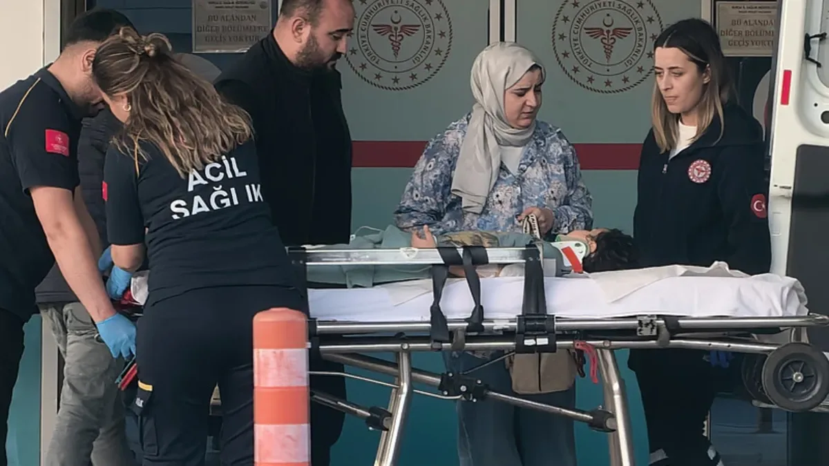 Balkondan Düşen 3 Yaşındaki Çocuk Ağır Yaralandı