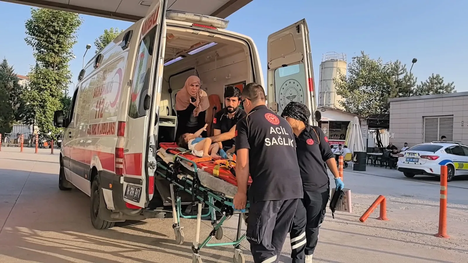Balkondan Düşen Çocuk Hastaneye Kaldırıldı!