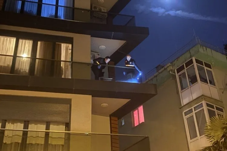 Balkondan Düşen Yaşlı Adam Hayatını Kaybetti