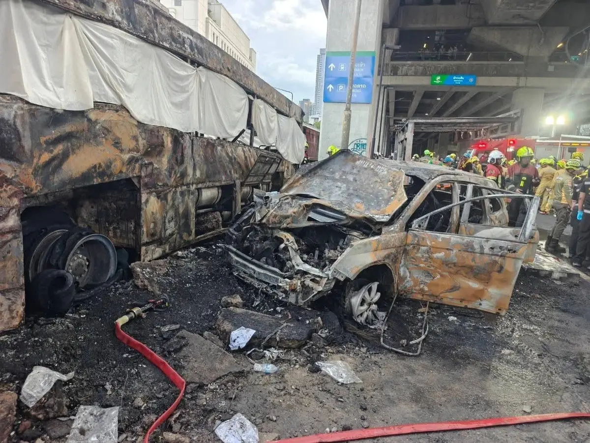 Tayland da dehşet anları! Tren kalabalığı böyle daldı: Çok sayıda ölü var 10