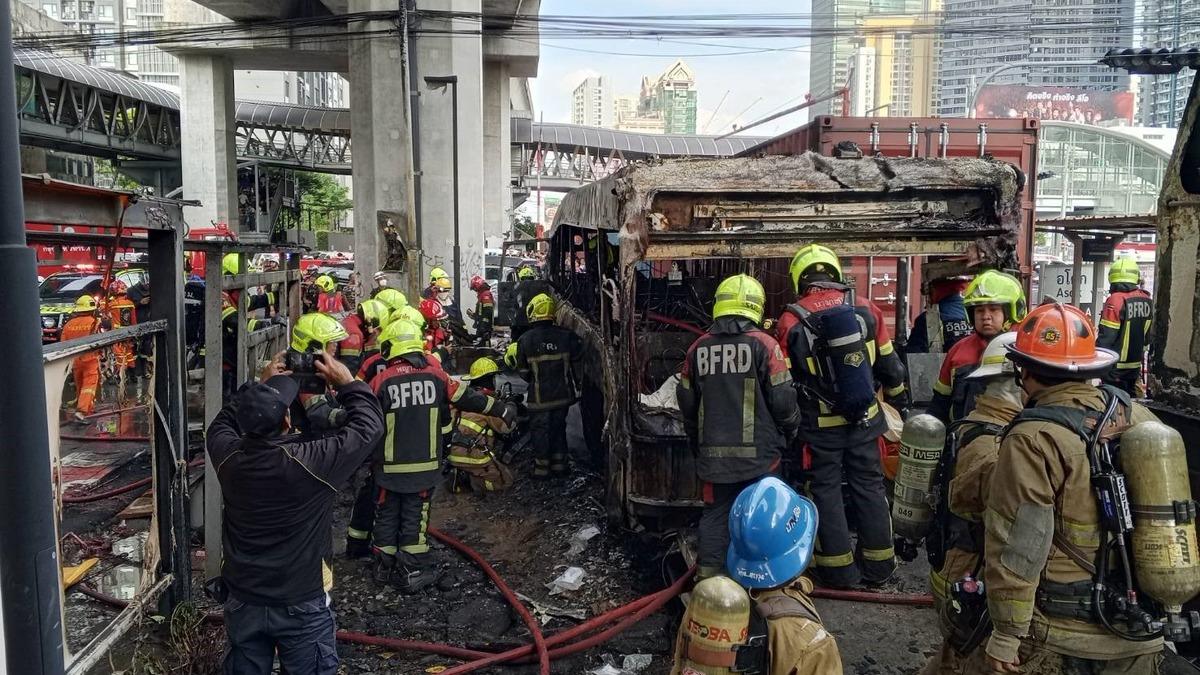 Bangkok’ta Feci Tren Kazası: 8 Ölü, 20 Yaralı!