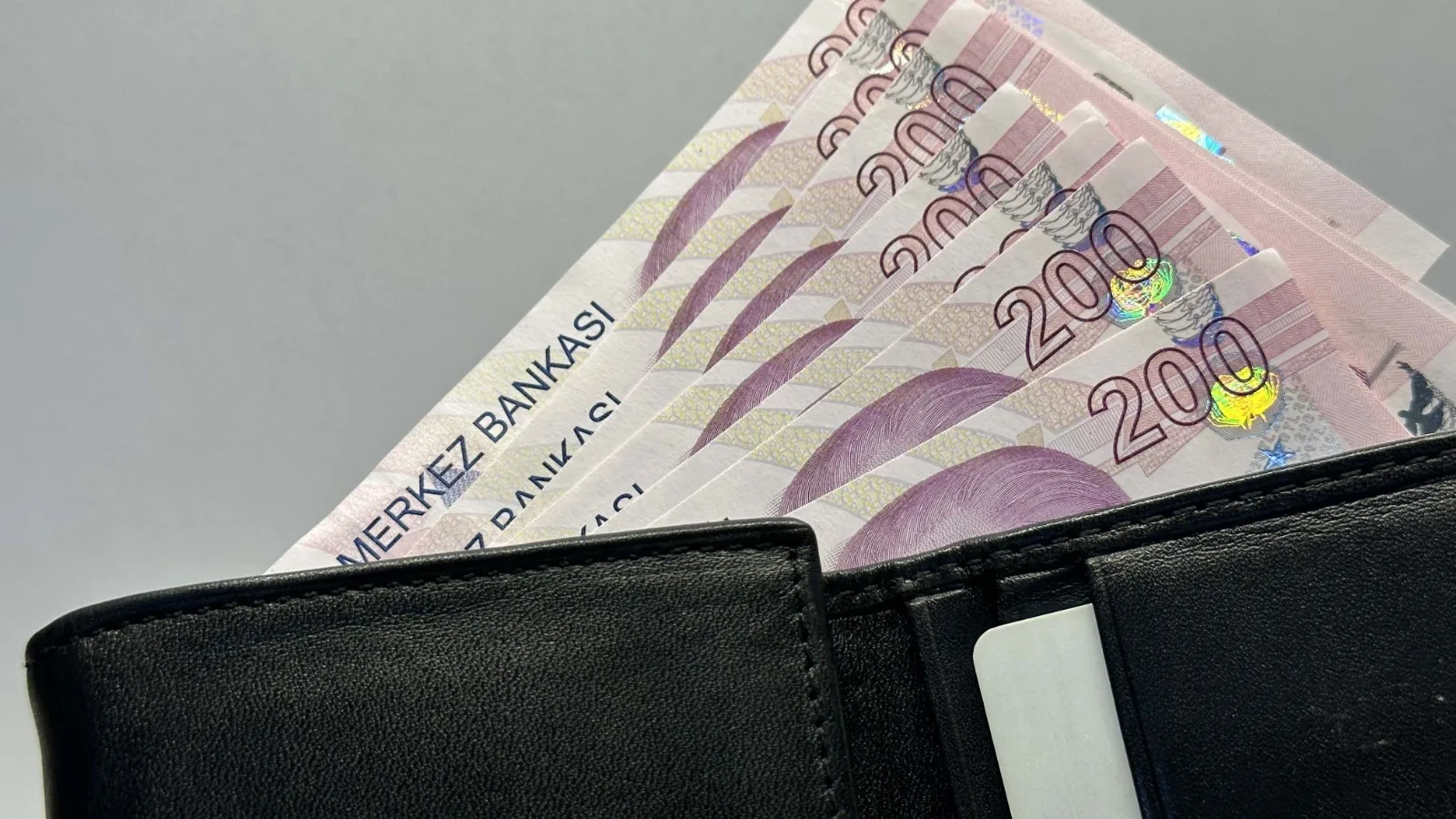 Bankacılık Mevduatları Artışta, Krediler Düşüyor!