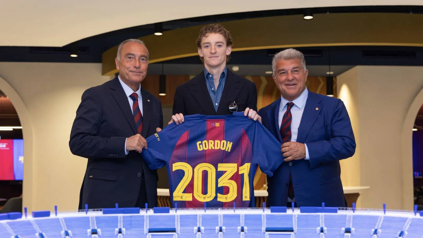 Barcelona, Anthony Gordon ile 5 Yıllık Sözleşme İmzaladı!