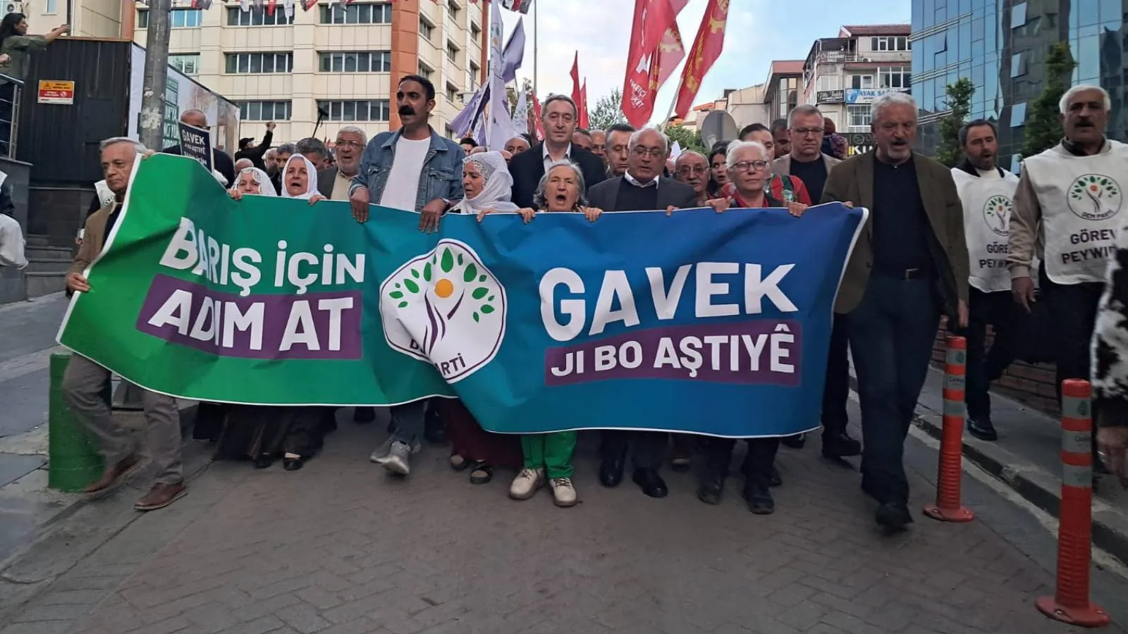 Barış İçin Adım At: DEM Parti Yürüyüşü Gerçekleşti!