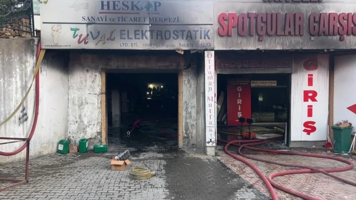 Başakşehir’de 8 Saat Süren Korkutucu Yangın!