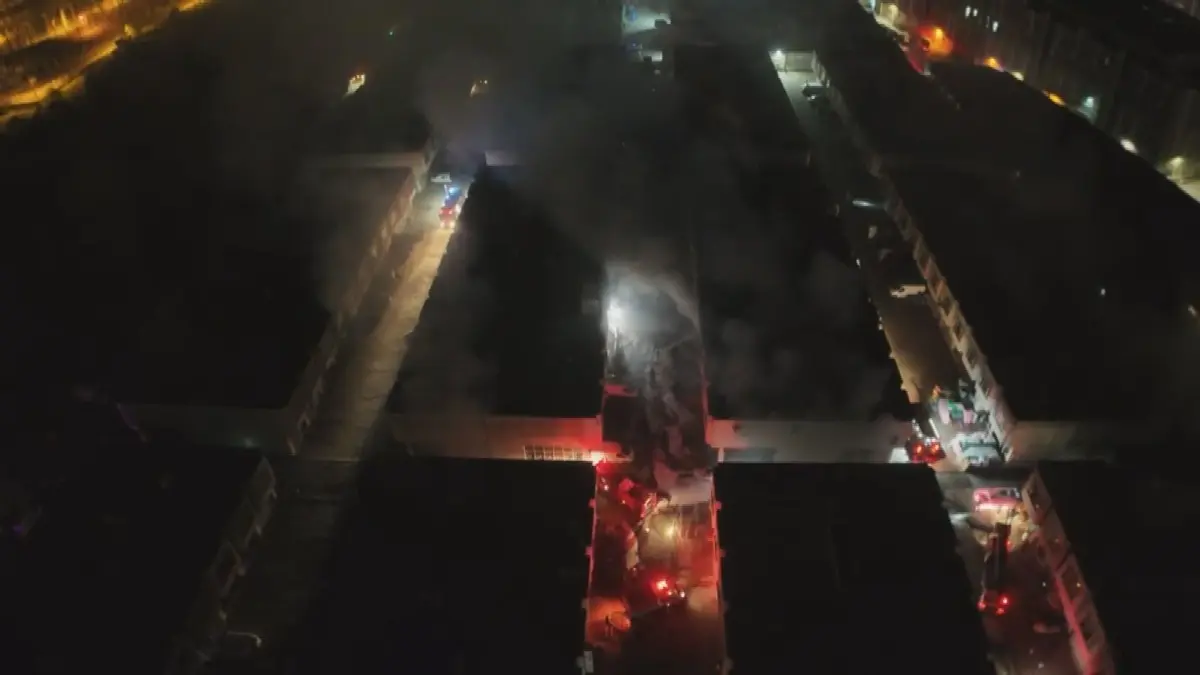 İstanbul da korkutan yangın! 8 saatte söndürülebildi: Deprem oluyor sandık 3