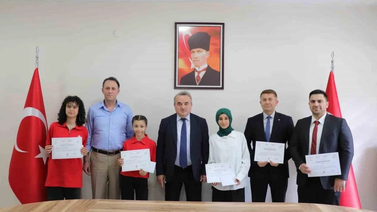Başarılı Öğrencilere Ödül Töreni Gerçekleşti