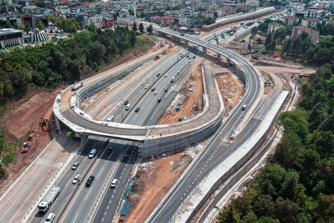 Başiskele Kavşağı’nda Gece 8 Saat Trafik Kapatıldı