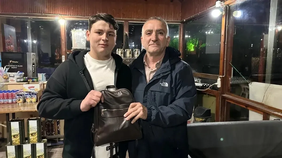 Başka Bir Aileye Örnek Davranış: Unutulan Çanta