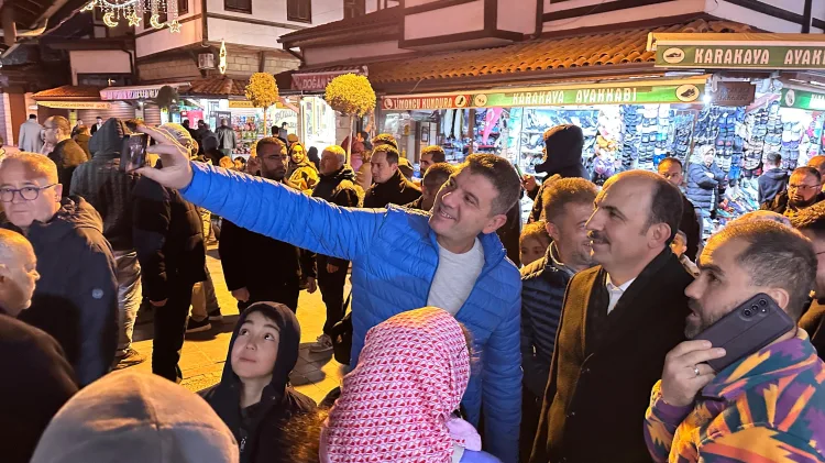 Başkan Altay, Bayram Alışverişinde Esnafı Ziyaret Etti