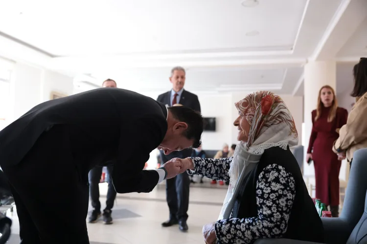 Başkan Aras, Huzurevi Sakinleriyle Yeni Yılı Kutladı