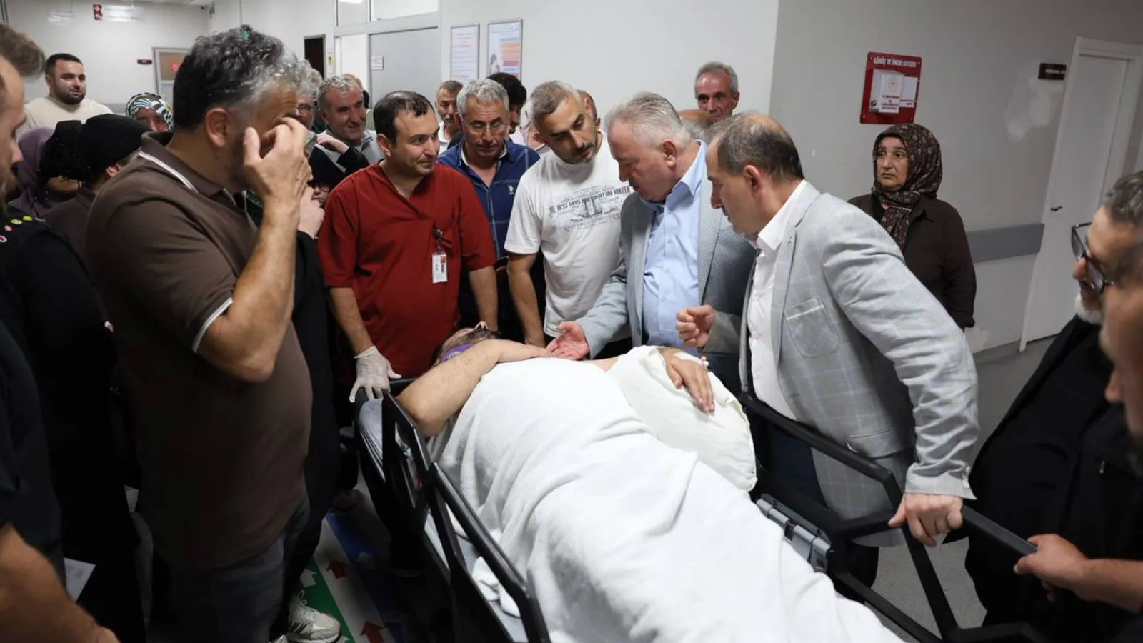 Başkan Arı Kovanı Bakarken İskeden Düştü!
