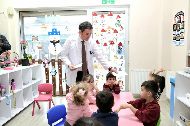 Başkan Aydın Miniklere Eczacılığı Anlattı!