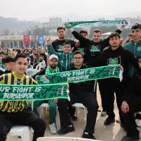 Başkan Bozbey, Bursaspor taraftarlarıyla şampiyonluk heyecanını paylaştı Başkan Bozbey, Bursaspor taraftarlarıyla şampiyonluk heyecanını paylaştı