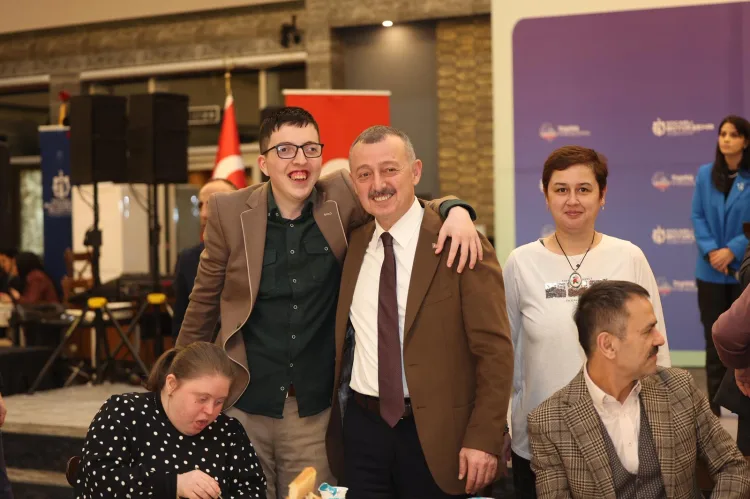 Başkan Büyükakın’a Özel Bireylerden Sevgi Yağmuru