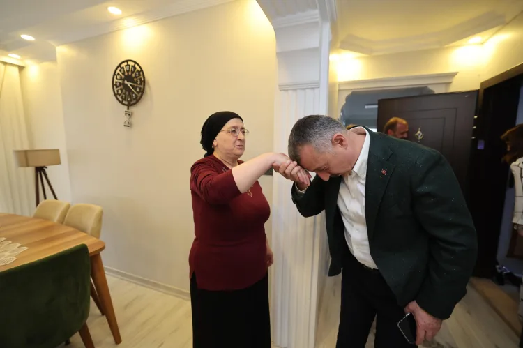 Başkan Büyükakın Anneler Günü’nde Duygu Dolu Anlar