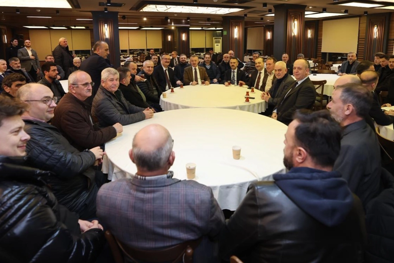 Başkan Büyükakın Çiftçilerle Çay Sohbeti Yaptı!