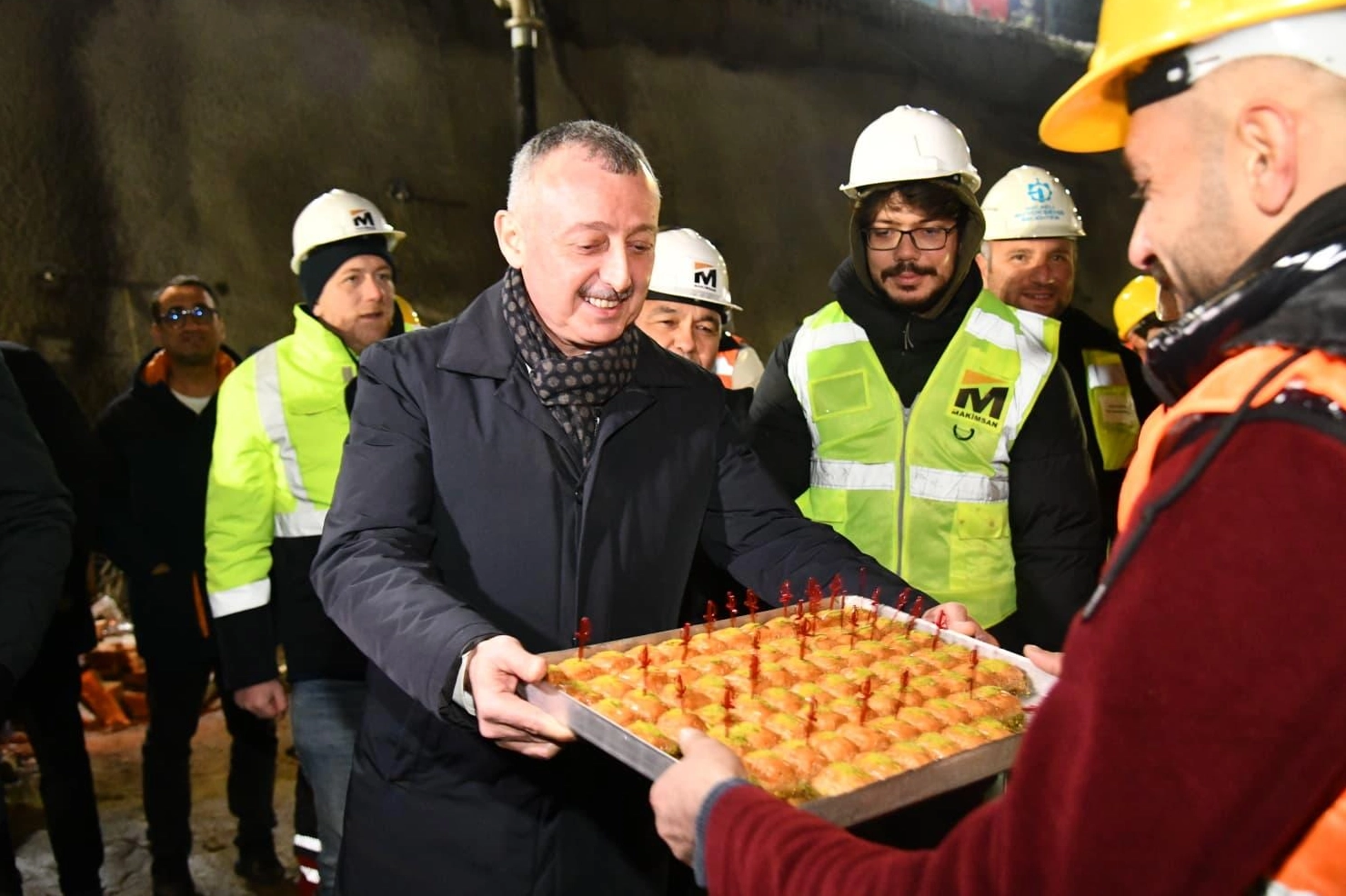 Başkan Büyükakın’dan Yılbaşı Ziyareti ve Baklava!