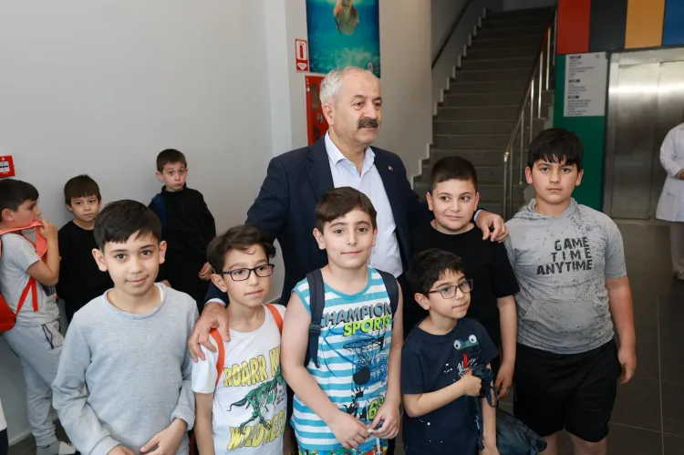 Başkan Büyükgöz, Minik Yüzücülerle Buluştu