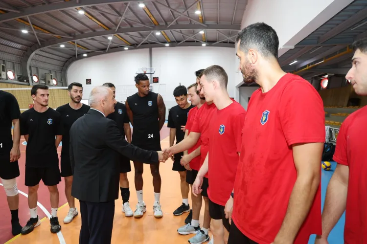 Başkan Büyükgöz, Voleybol Takımı’nın Yanında!