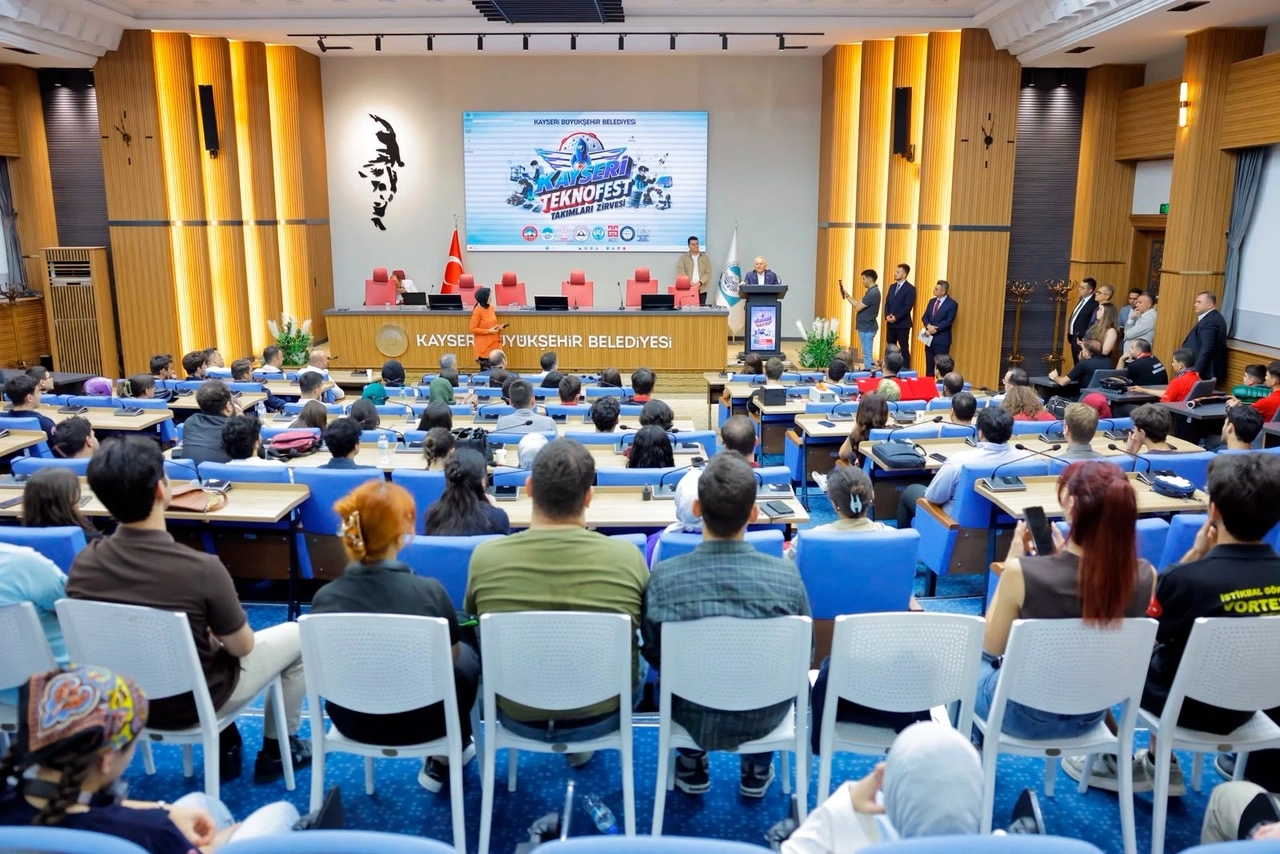 Başkan Büyükkılıç, Gençlerle Teknofest Zirvesi’nde