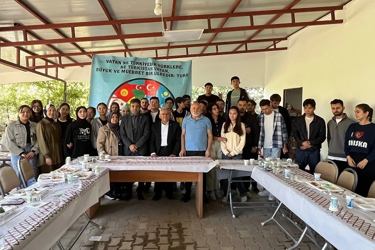 Başkan Büyükkılıç, Türk Gençleriyle Buluştu