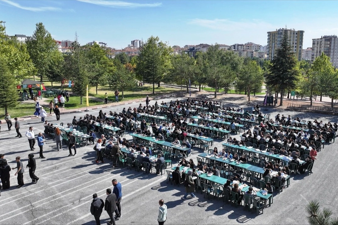 Başkan Çolakbayrakdar, Gençlerle Kocaburger Sohbeti
