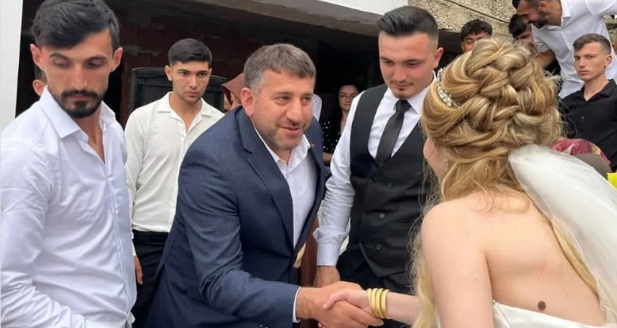 Başkan Düğünlerde Altın Dağıtımına Devam Ediyor!